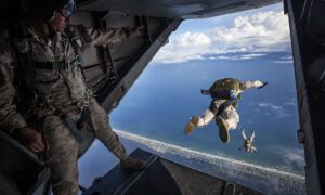 plane-military-jumping-vehicle-training-parachute-1220006-pxhere.com