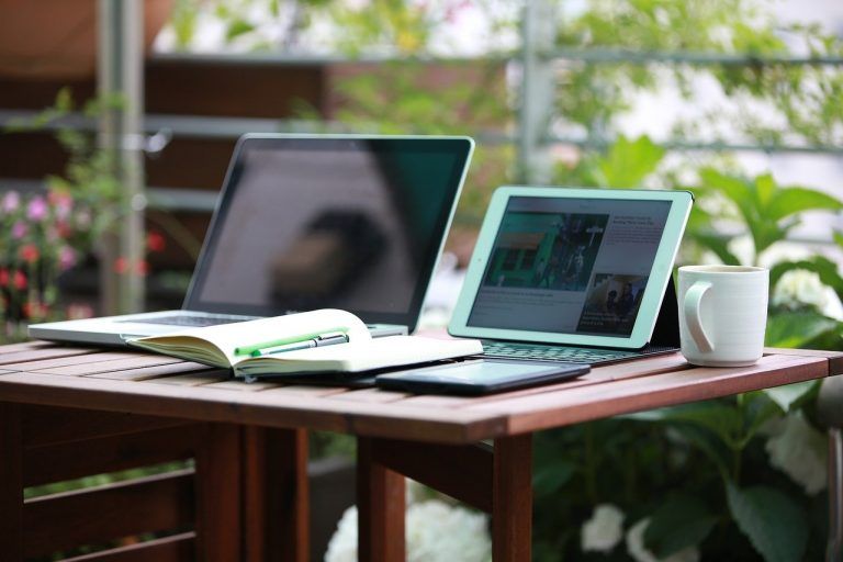 Efectos Tributarios de la NIIF y Simplificación Contable 2 notebook, ipad, freelance