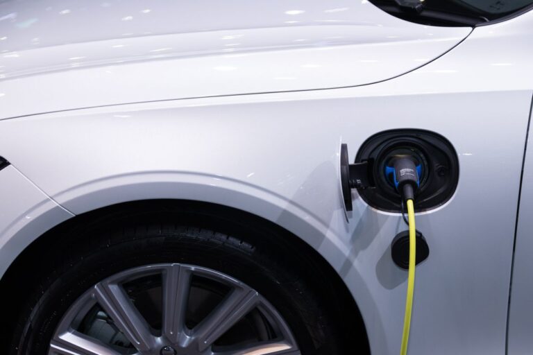Concepto 002767 del 18-02-2026. Incentivos tributarios. 1 Carga de un vehículo eléctrico