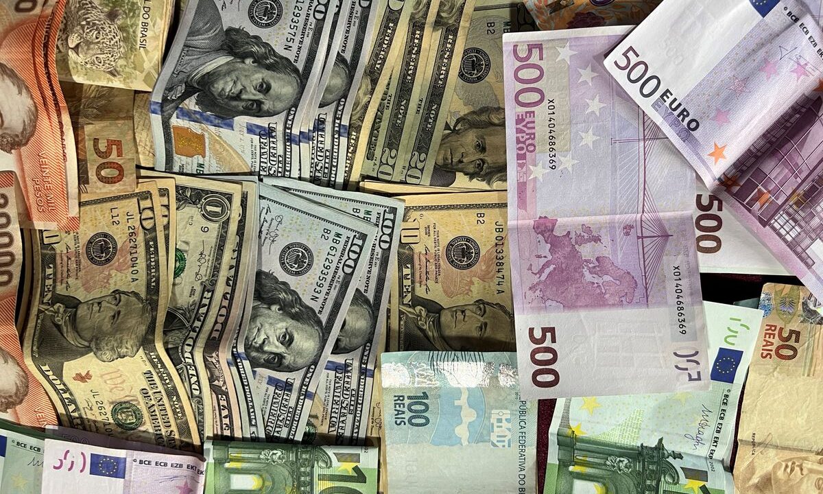Billetes de distintas monedas extranjeras