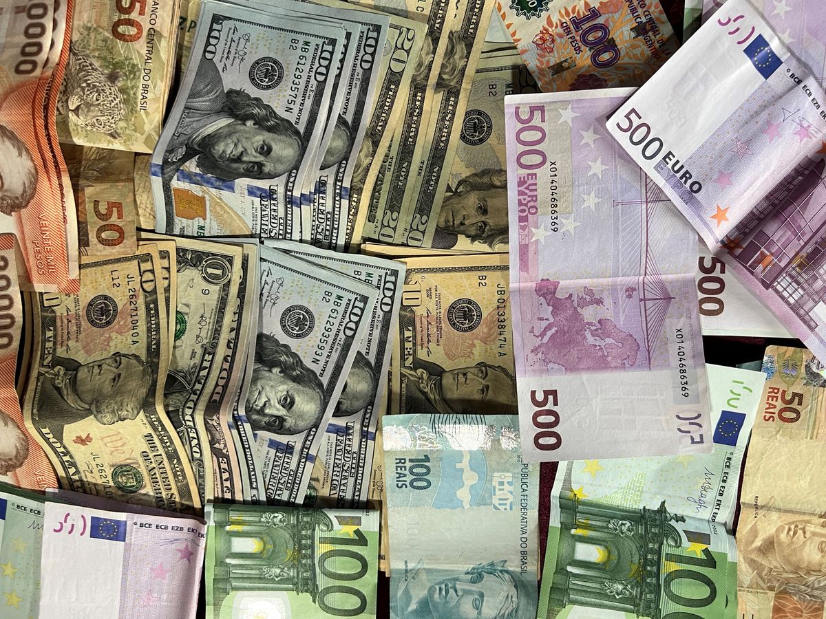 Billetes de distintas monedas extranjeras