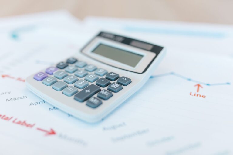 Calculadora sobre documentos financieros con gráficos