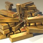 Barras de oro apiladas