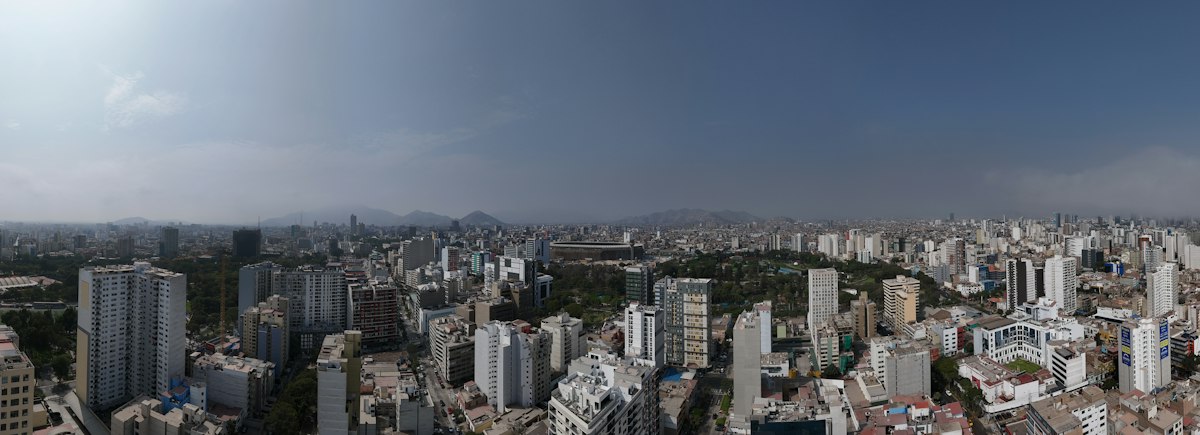 Vista aérea de una ciudad con edificios altos